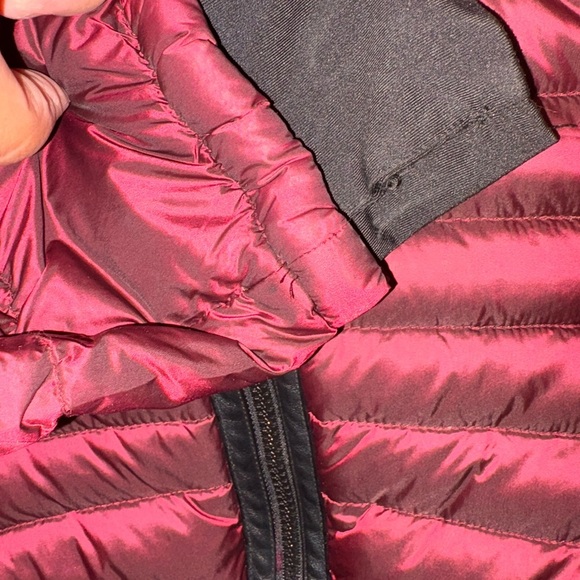 Canada Weather Gear Women’s Puffer Jacket Burgundy Hooded Lightweight Coat Sz S - Picture 8 of 13